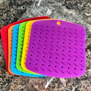 NWT Set of 6 silicone pot holders